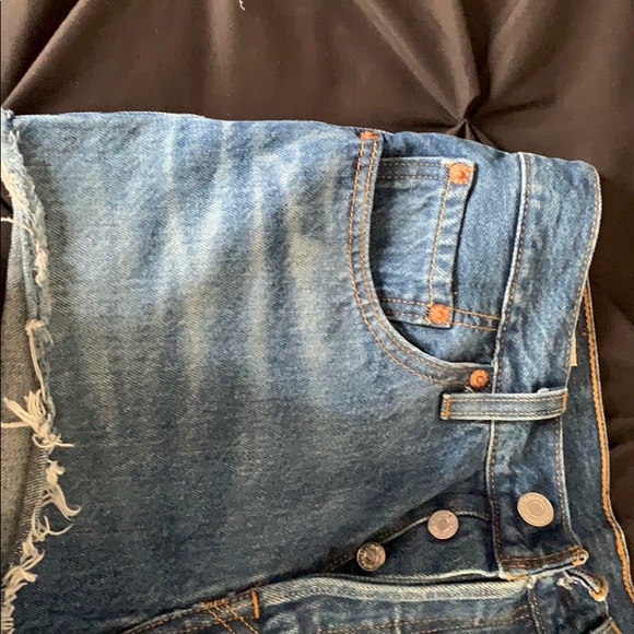 New Levi’s high waisted jean shorts - Picture 4 of 4